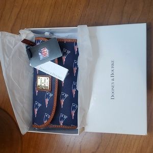 NWT Dooney & Bourke NFL Patriots Continental Clutch